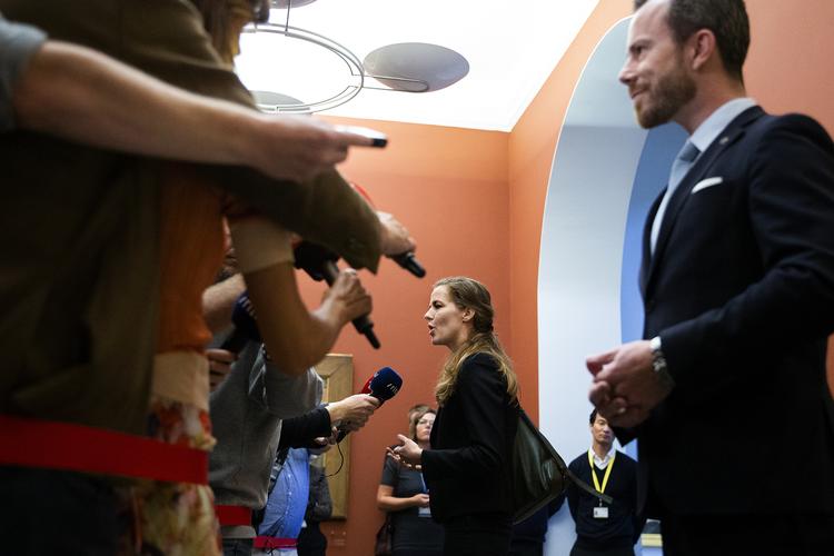 Ellen Trane Nørby og Jakob Ellemann-Jensen interviewes af pressen i forbindelse med Venstres gruppemøde tidligere i dag.  Foto: Finn Frandsen/POLFOTO