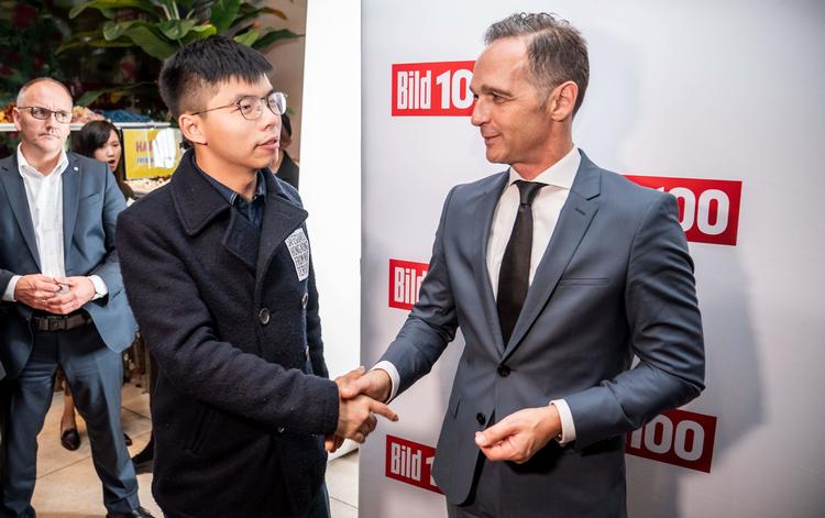 Joshua Wong mødtes tidligere i dag med Tysklands udenrigsminister, Heiko Maas. Foto: Michael Kappeler/Ritzau Scanpix
