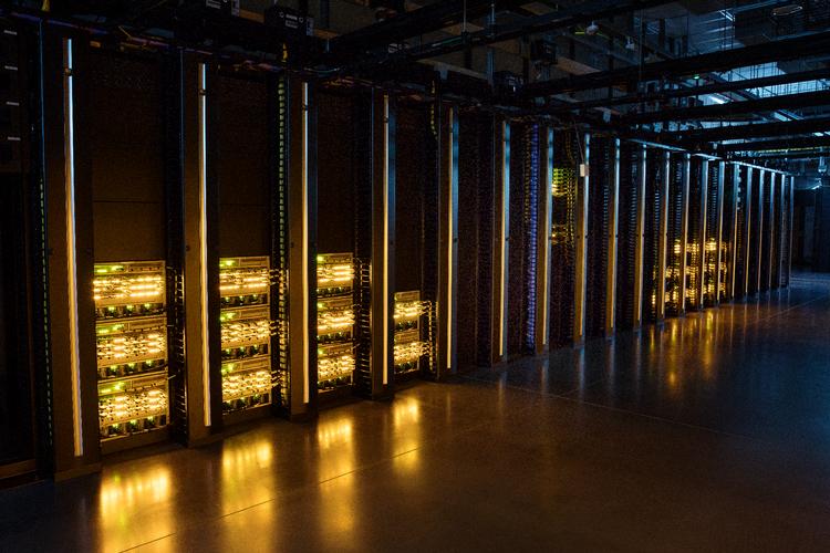 Facebooks datacenter i Odense kan forsyne 6.900 husstande med varme og varmt vand. Tilfældet ville nemlig, at det kom til at ligge lige ved siden af et fjernvarmeværk. Foto: Jacob Ehrbahn/POLFOTO