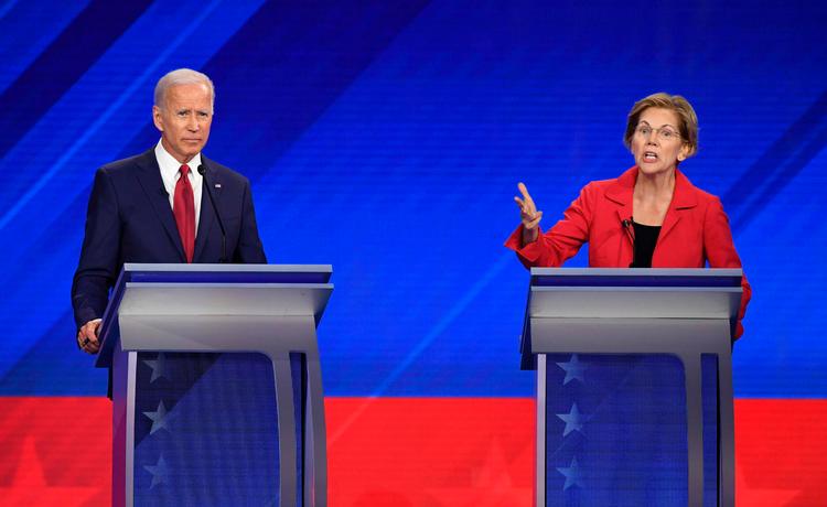 Tidligere vicepræsident Joe Biden og senator Elizabeth Warren mødte for første gang hinanden i demokraternes tredje præsidentdebat torsdag i Houston, Texas.  Foto: Robyn Beck/Ritzau Scanpix