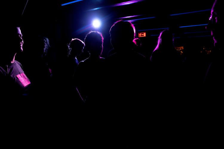 Nattelivsaktivisterne Club Mafia tager rundt til safer space-fester og holder øje med, at folk opfører sig ordentligt. De er en del af en anti-sexistisk bølge i det københavnske natteliv. Foto: Peter Hove Olesen/POLFOTO