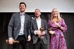 En ny algoritme vil give bedre og større eksponering til den journalistik, der har vundet priser. På billedet ses Cavlingpris-vinderne Eva Jung, Simon Bendtsen og Michael Lund fra Berlingske for en serie afsløringer af Danske Banks milliard-hvidvask. Foto: Finn Frandsen/POLFOTO