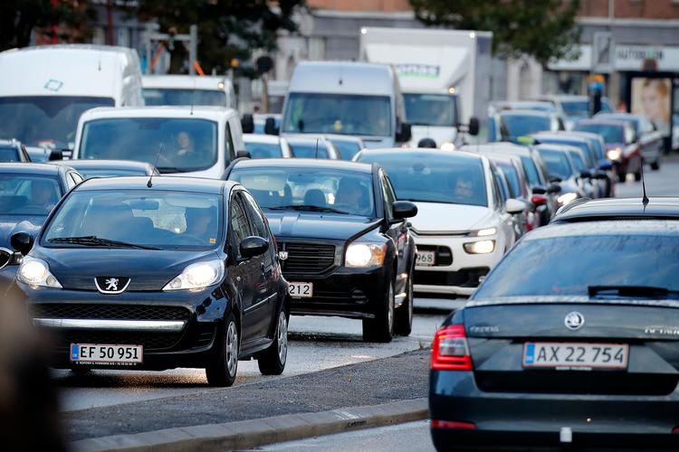 
Morgenmyldretid på Åboulevarden i København. Borgmestre i landets fire største byer, vil forbyde de gamle dieselbiler i de såkaldte miljøzoner.















































































   Foto: Jens Dresling/POLFOTO