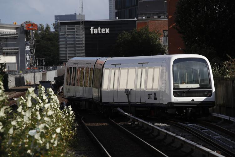 Afsporet Metrotog stopper trafikken mellem Vanløse og Frederiksberg.    Foto: Jacob Ehrbahn