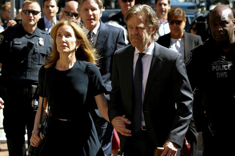 Skuespilleren Felicity Huffman er ved en domstol i Boston idømt 14 dages fængsel i en sag om bestikkelse til prominente amerikanske universiteter. REUTERS/Katherine Taylor  Foto: Katherine Taylor/Ritzau Scanpix