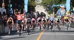 Michael Matthews har tid til at juble, mens Peter Sagan til højre for ham og Greg van Avermaet kæmper om andenpladsen med førstnævnte som vinder. Foto: Grand Prix Quebec. 