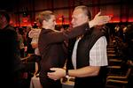 Statsminister Mette Frederiksen møder Arne Juhl, der har været partiets ansigt på kampagnen for retten til en tidligere pension. 
   Foto: Martin Lehmann/POLFOTO