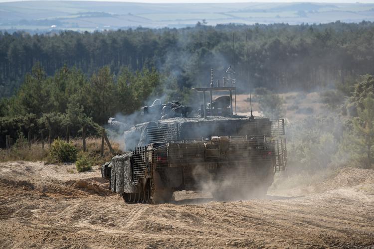 De britiske kampvogne, som i øjeblikket er i brug, kan være sidste generation, som er afhængig af fossile brændstoffer, siger general. Foto: UK Ministry of Defence Foto: UK Ministry of Defence