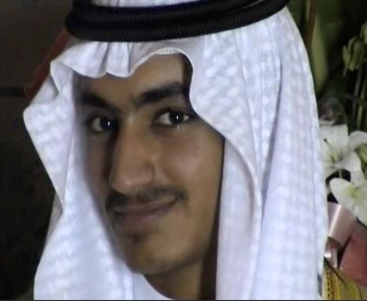 
    Osama bin Ladens søn Hamza bin Laden blev for et stykke tid siden dræbt under en amerikansk aktion ved grænsen mellem Afghanistan og Pakistan.
Det bekræfter USA's præsident, Donald Trump, skriver flere nyhedsbureauer som AP, Reuters og AFP.  (Photo by Handout / F Foto: Handout/Ritzau Scanpix