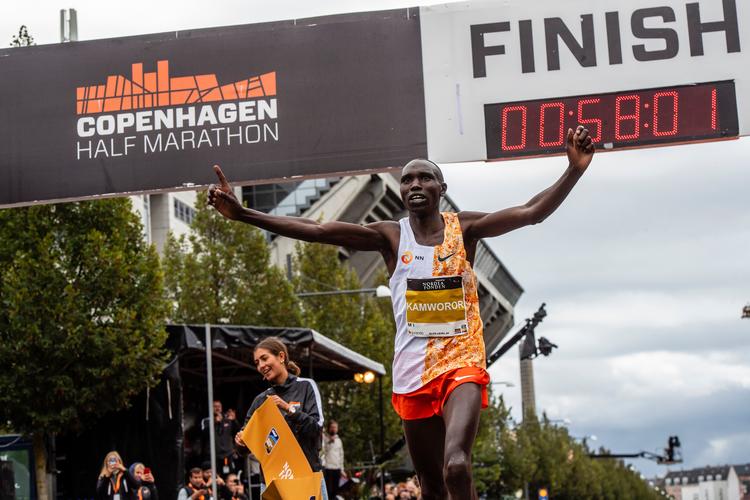 Med en margin på 17 sekunder løb Geoffrey Kamworor under den tidligere verdensrekord. Foto: Matthew James Harrison/Matthew James Harrison