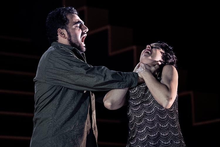 Med sin ’Carmen’-maskine har Barrie Kosky sendt operahistoriens mest kendte kvinde i evigt kredsløb. Resultatet er ikke nogen klassisk ’Carmen’, og med sine mere end tre timer er forestillingen for lang. Foto: Camilla Winter 