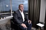 Lars Løkke Rasmussen gik på både TV 2 og DR i aftes, efter ikke at givet lyd fra sig siden det dramatiske hovedbestyrelsesmøde i Brejning, hvor han trak sig som Venstres formand.  Foto: Tariq Mikkel Khan