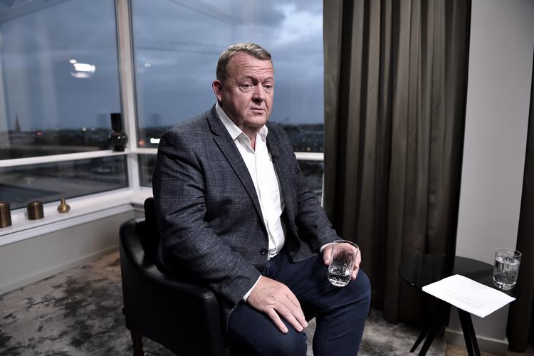 Lars Løkke Rasmussen gik på både TV 2 og DR i aftes, efter ikke at givet lyd fra sig siden det dramatiske hovedbestyrelsesmøde i Brejning, hvor han trak sig som Venstres formand.  Foto: Tariq Mikkel Khan