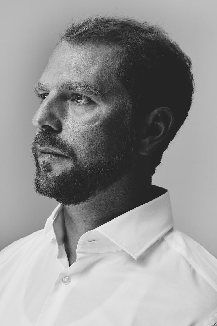 Mikkel Frey Damgaards bog læner sig op ad tidens besættelse af den store livsfortælling, men gør det med journalistikkens metoder. Foto: Søren Rønholt