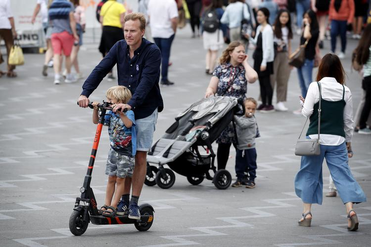 Nye tal fra Odense Universitetshospital indikerer, at risikoen for at komme til skade, er markant større på elløbehjul end på cykel. Det skyldes bl.a. at elløbehjulet ikke er så stabilt som cyklen, og man derfor nemmere vælter. Foto: Jens Dresling/POLFOTO