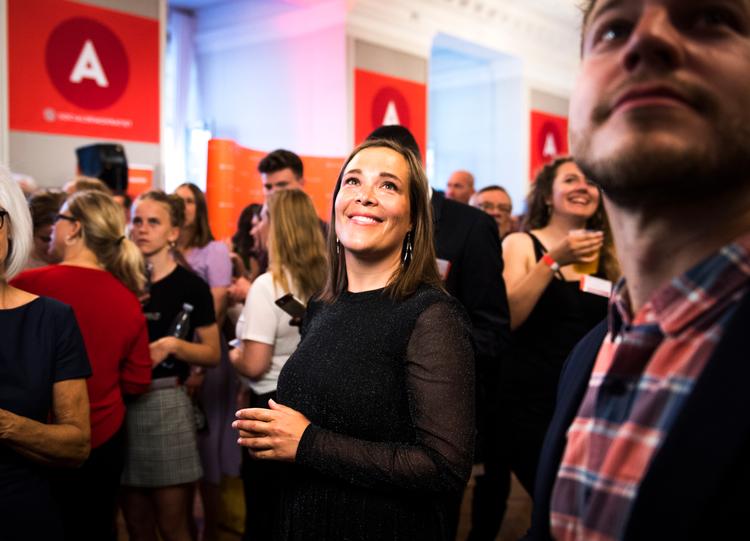 42 procent af folketingskandidater svarer i en ny undersøgelse, at de modtog uønskede henvendelser på sociale medier alene under valgkampen. En af dem var social- og indenrigsminister Astrid Krag (S), der oplever at at blive særligt angrebet på sit køn. Foto: Jonas Olufson