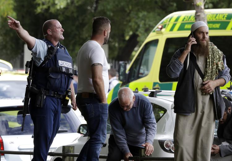 15. marts i år blev 51 personer dræbt af en gerningsmand, der transmiterede masseskyderiet live på Facebook. Nu tager Facebook et nyt våben i brug for at sikre, at det ikke bliver medie for live-sendinger af den art igen.  Foto: Mark Baker/Ritzau Scanpix