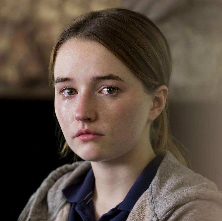 Marie Adler spiller af Kaitlyn Dever, kendt fra ungdomsfilmen 'Booksmart' (2019).   