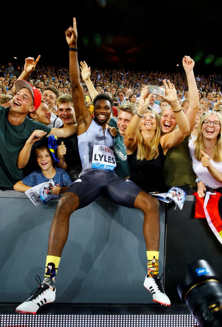 En samlet sejr på 100 meter ved Diamond League-serien blev fejret med stil i Zürich i sensommeren. Næste store opgave for Noah Lyles bliver 200 meter ved VM i Doha, hvor han løber indledende heat søndag aften. Foto: Arnd Wiegmann/Ritzau Scanpix