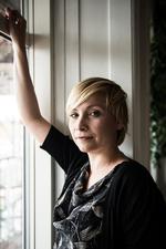 Kristina Nya Glaffey skriver i sin bøger om mor og Busser og børnene om en moderne familie. Indefra. 
    

Foto: Casper H. Christensen
   Foto: Casper Holmenlund Christensen/POLFOTO