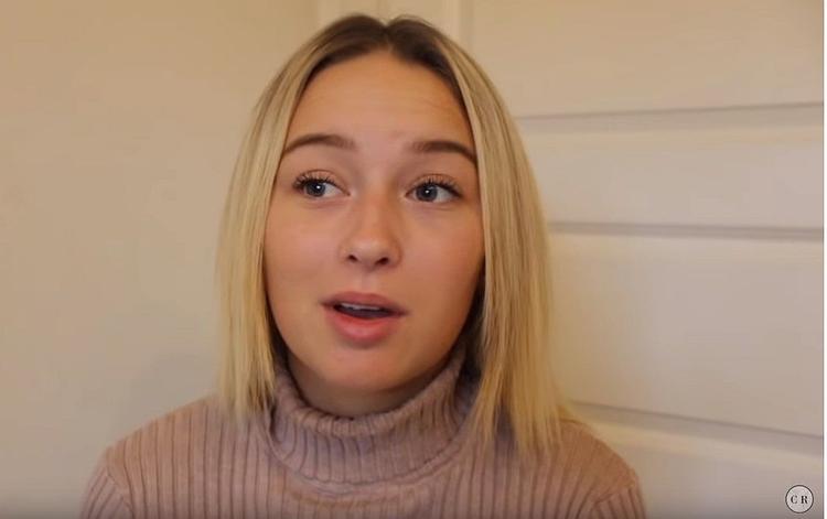 Camilla Richardt forklarer i en ny video, hvorfor hun stopper sit faste format 'Krimi Søndag' på YouTube.    Foto: Skærmdump, YouTube