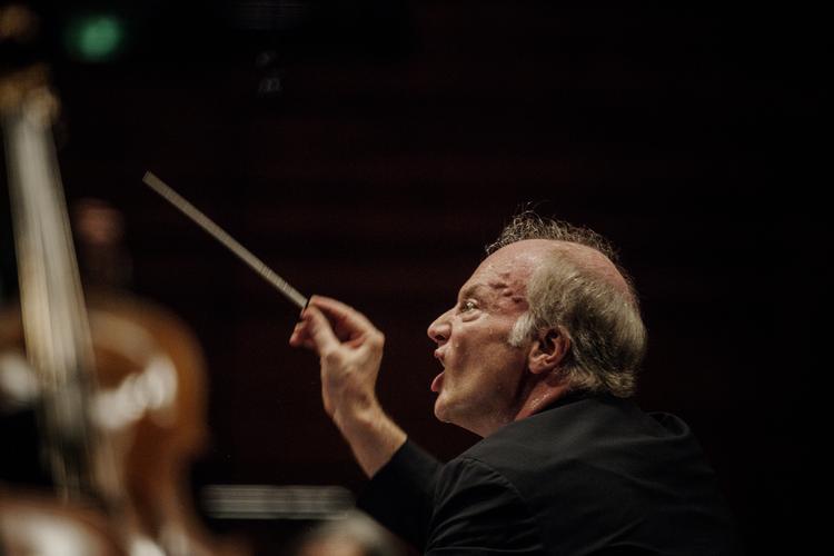 Den fantastiske italienske dirigent Gianandrea Noseda lagde tonsvis af følelser i Dallapiccolas partitur. Foto: Miriam Dalsgaard/POLFOTO