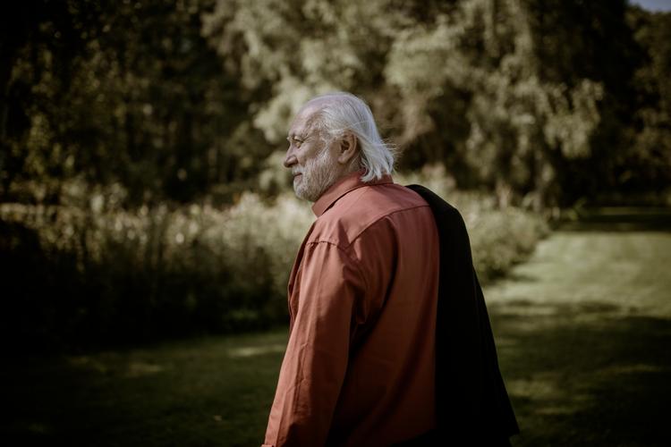 László Krasznahorkai er blevet sammenlignet med forfattere som Kafka og Musil, og i hans debutroman 'Satantango', som 34 år efter dens udgivelse udkom på dansk, er omdrejningspunktet da også en række groteske hændelser. Foto: Miriam Dalsgaard