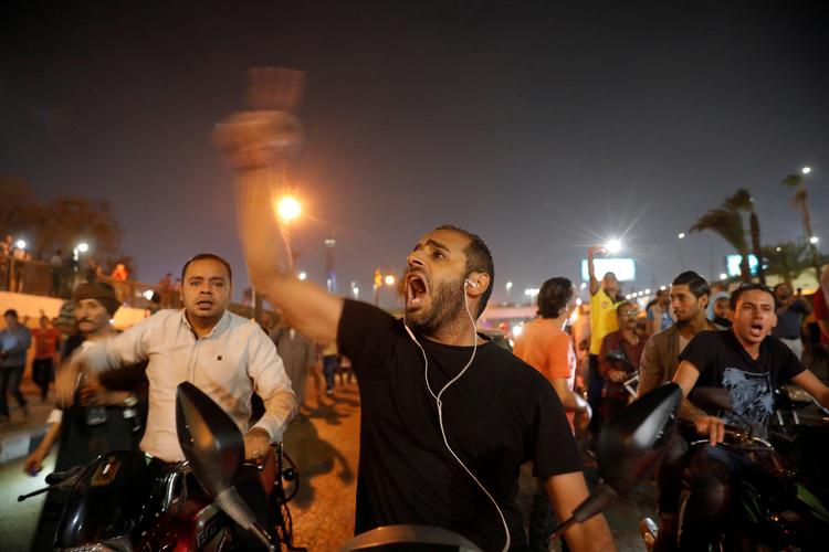 Demonstranter er samlet i Kairo, hvor de forsøgte at lægge pres for, at landets præsident, Abdel Fattah al-Sisi træder tilbage.  Foto: Amr Abdallah Dalsh/Ritzau Scanpix