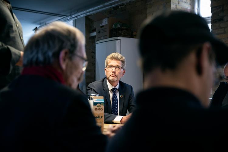 Overborgmester Frank Jensen (S) er i oktober vært for et topmøde for borgmestre verden over i klimanetværket C40. Derfor har FN's generalsekretær bedt ham tale på alle byers vegne på mandagens klimatopmøde. Her ses han under et besøg på et værested for eksmisbrugere tidligere i år. Foto: Jens Hartmann Schmidt/POLFOTO