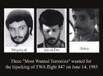 Den anholdtes navn er endnu ikke frigivet, men det må være enten Hassan Izz-al-Din eller Ali Atwa, som her ses på efterlysningsplakaten sammen med  Imam Mughniyeh, der døde i 2008. Foto: Ho/Ritzau Scanpix