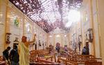Ødelæggelserne er enorme efter selvmordsbomben, der blev udløst inde i St Sebastian's Kirke i Negombo, Sri Lanka den 21 april, 2019. De koordinerede angreb den dag slog 268 mennesker ihjel.  Foto: Stringer/Ritzau Scanpix