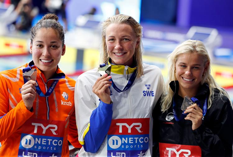 I 2018 blev Sarah Sjöström (i midten) europamester i 50 meter fri foran sølvvinder Pernille Blume (th.) og bronzevinder Ranomi Kromowidjojo (tv.).   Foto: Darko Bandic/Ritzau Scanpix