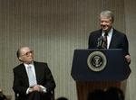 Jimmy Carter (th) ses her med den daværende israelske premierminister Menachem Begin 26. marts 1979, hvor Israel indgik en fredsaftale med Egypten. Et halvt år senere foretog israelerne angiveligt sin første atomprøvesprængning. Foto: Anonymous/Ritzau Scanpix