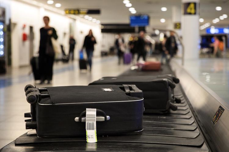 Tre gange ansattte i SAS Ground Handling i Københavns Lufthavn nedlagt arbejdet for at få en vikarkollega til at melde sig ind i den ’rigtige’ fagforening. Og nu er vikaren sygemeldt.
   Foto: Finn Frandsen/POLFOTO