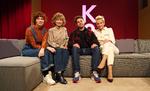 Ane Cortzen (yderst th.) med sine gæster i 'K2'-sofaen. Fra venstre: sangskriver Annika Aakjær, kunsthistoriker Bente Scavenius og filminstruktør Fenar Ahmad.  Foto: DR
