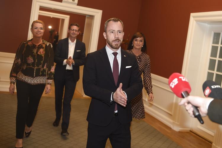 Jakob Ellemann-Jensen, Inger Støjberg, Karsten Lauritzen og Sophie Løhde møder pressen efter Venstres første gruppemøde efter weekendens landsmøde, hvor Venstre valgte ny formand.  Foto: Liselotte Sabroe/Ritzau Scanpix