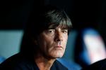 Tysklands landstræner Joachim Löw har ikke haft behov for det store smil det seneste års tid, men nu lysner det. 
   Foto: Jens Dresling/POLFOTO