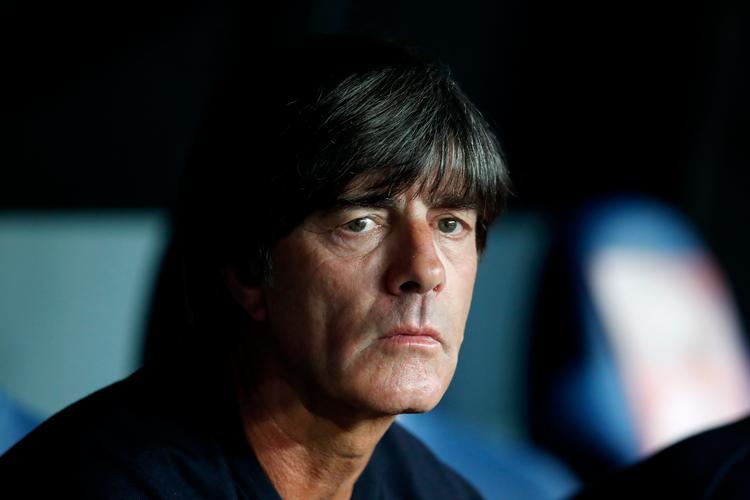 Tysklands landstræner Joachim Löw har ikke haft behov for det store smil det seneste års tid, men nu lysner det. 
   Foto: Jens Dresling/POLFOTO