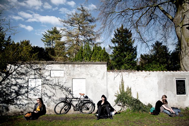 Assistens Kirkegård, Jægersborggade, og adskillige andre steder på Nørrebro i København, bliver ofte besøgt af udenlandske turister på et besøg i København.   Foto: Daniel Hjorth/POLFOTO