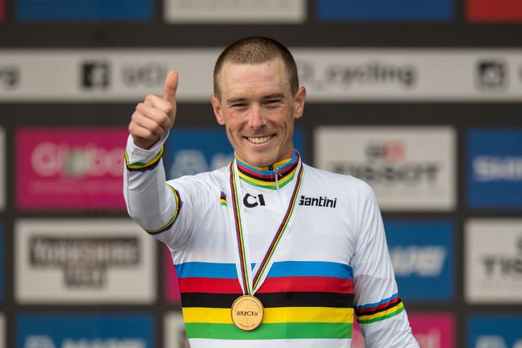 Det store smil var fremme, da 29-årige Rohan Dennis havde generobret sin VM-titel i enkeltstart. Foto: Oli Scarff/Ritzau Scanpix