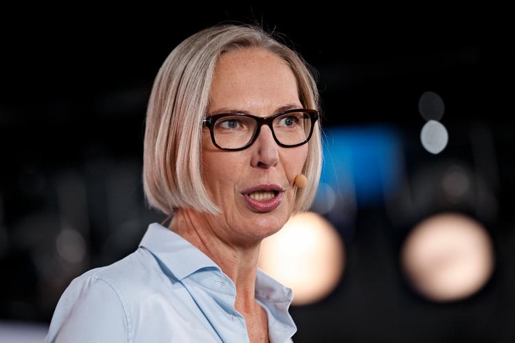 Hvis de besparelser, som den tidligere borgerlige regering gennemførte, ikke stoppes, kan det føre til lukningen af DR 2 eller P3, lyder fra DR.  Her ses generaldirektør Maria Rørbye Rønn. Foto: Jens Dresling