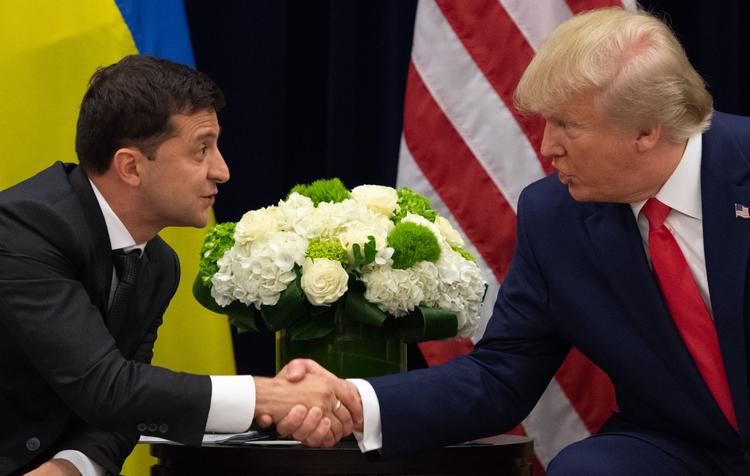 USA's præsident Donald Trump mødte onsdag sin omdiskuterede samtalepartner, præsident Volodymyr Selenskij fra Ukraine, i udkanten af FN's klimatopmøde i New York.

 
   Foto: Saul Loeb/Ritzau Scanpix