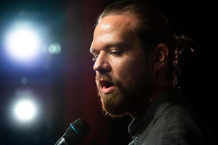 Måske ikke vor tids Lenny Bruce. Men til gengæld et godt bud på sandru komik med hjertet og hjernen på rette sted.  Foto: Jesper Christensen