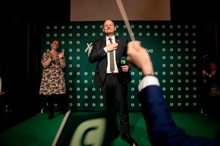 
 Søren Pape  Poulsen vil ikke uden videre  udpege Jakob 
Ellemann-Jensen som nyt borgerligt bud på en statsminister.  Først vil han  have samarbejdet 
mellem de to partier til at fungere.  

 Foto: Peter Hove Olesen/POLFOTO