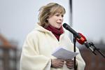 En række kunstuddannelser skal slippe for sparekrav, mener kulturminister Joy Mogensen (S). Men de består for museer. Kulturministeren ses her ved indivelsen af en skulptur ved Eigtveds Pakhus i København.  Foto: Philip Davali/Ritzau Scanpix