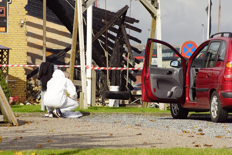 En person er fundet inde i den industribygning, der fredag brød i brand. Foto: Presse-fotos.dk/Ritzau Scanpix