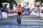 105 kilometers ensomt slid i front er tilendebragt, og hollænderen Annemiek van Vleuten kan juble over VM-guld i linjeløbet.
 Foto: Ben Stansall/Ritzau Scanpix