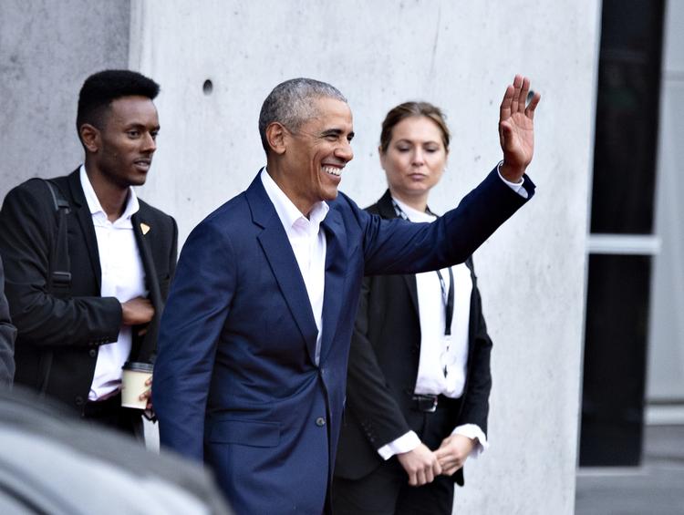 
    Den tidligere amerikanske præsident Barack Obama forlader Musikkens Hus i Aalborg. Foto: Henning Bagger/Ritzau Scanpix