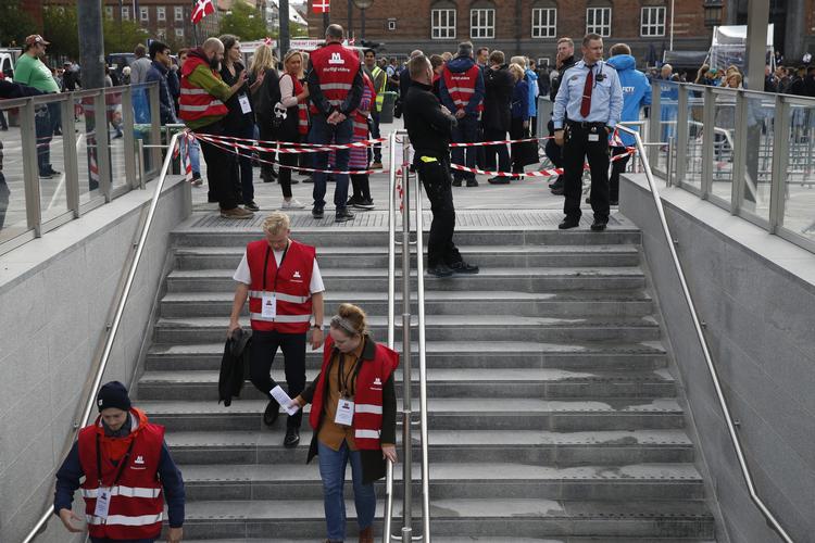 Det kræver godt med mandskab at åbne en ny metro. Foto: Jens Hartmann Schmidt