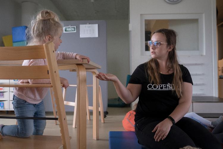 I Børnehuset Elverhøj i Holbæk rykker man sammen på stuerne, hvis der mangler personale et sted.
   Foto: Mikkel Hørlyck/POLFOTO